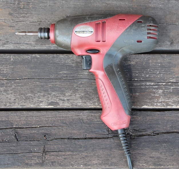 リョービ RYOBI インパクトドライバ Impact driver CID800 ログハウスで木工